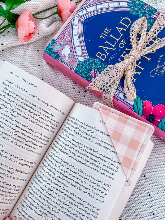 "Picnic in a Meadow" The Darling Desi Collection - Bookmark Corner